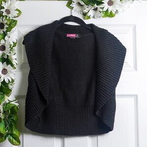 Black Women's Sweater Vest Open Front Cropped